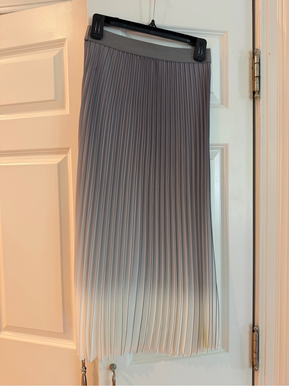 J. McLaughlin Pleated Ombre Midi Skirt in Gray and Cream